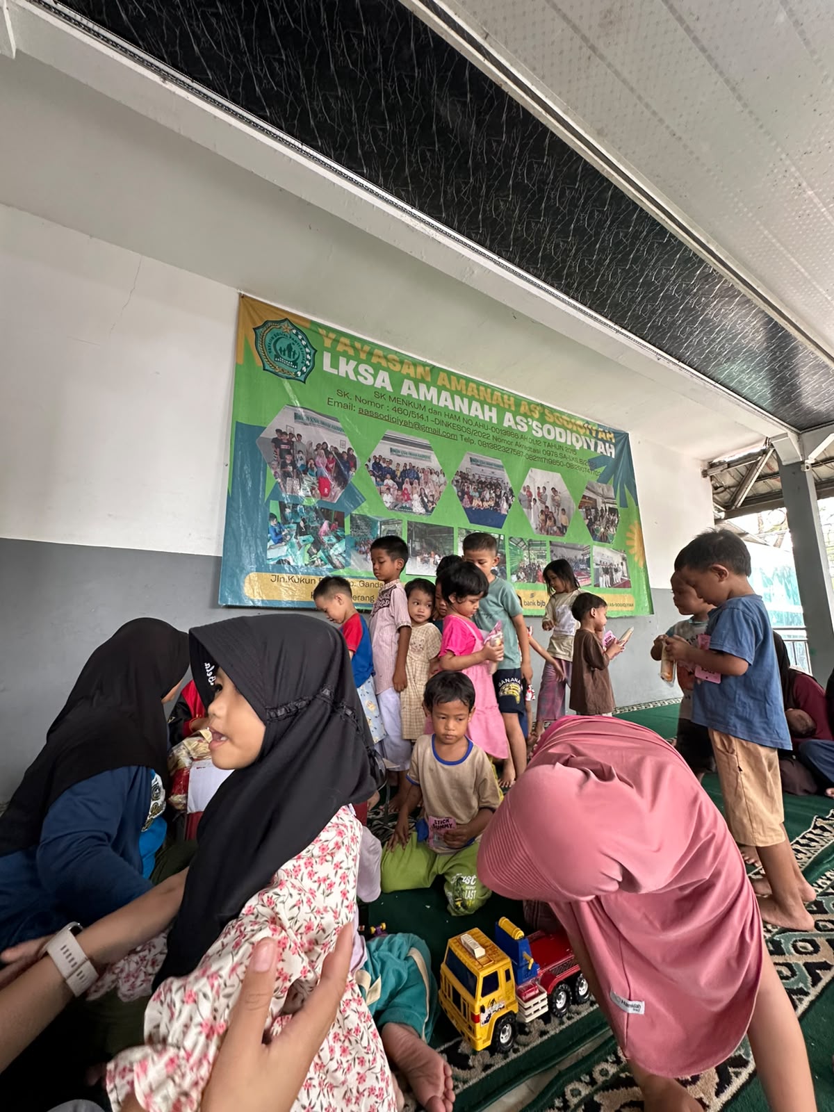 Suasana kunjungan di Panti Asuhan